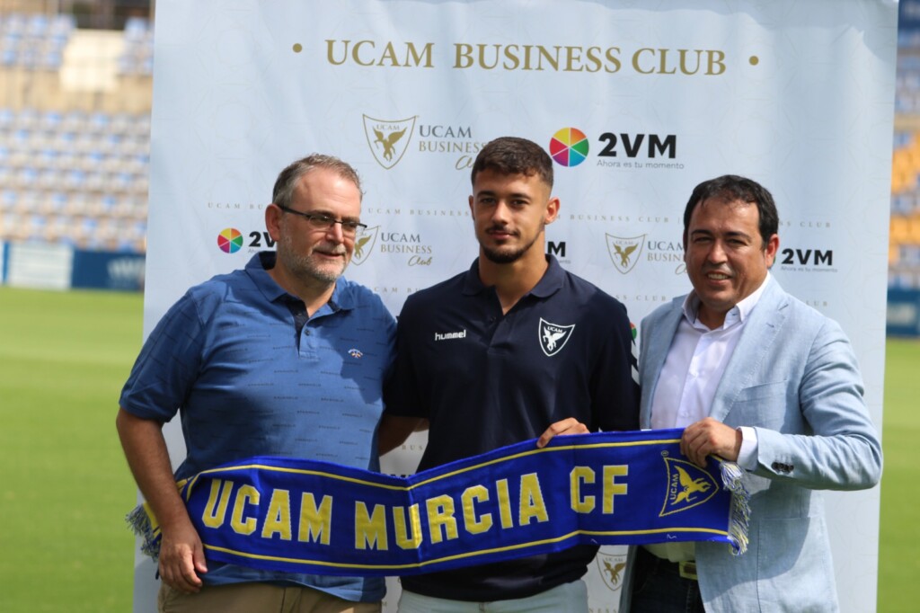 2VM Presenta nuevo jugador de la UCAM MURCIA CF